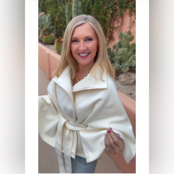 NWT Elegant Cream Women's Cape Coat-S - Picture 3 of 11